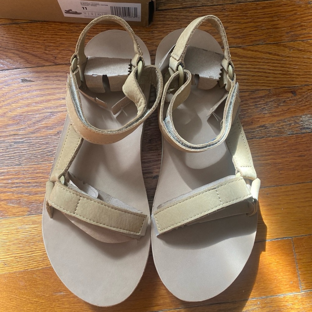 Women’s Teva Universal Midform Tan Leather Adjustable Strap Sandals Size 11